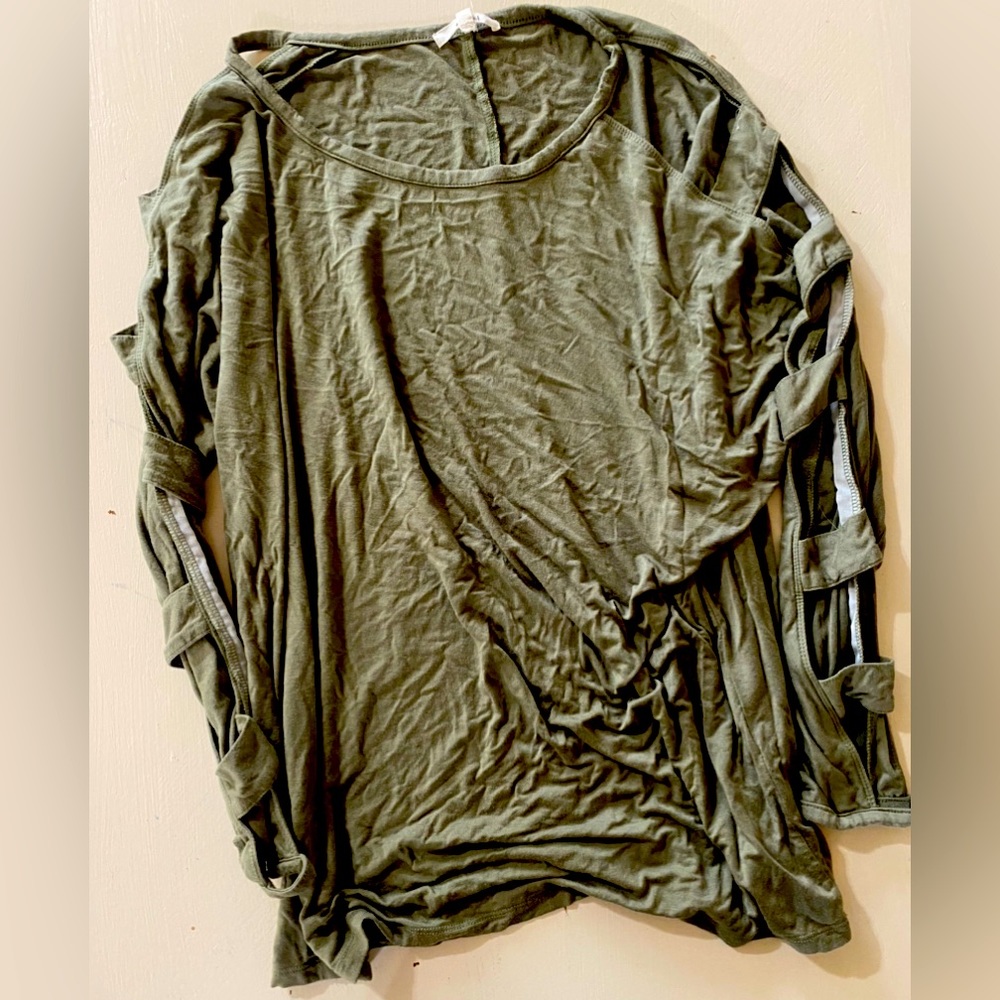 Brand: Easel (boutique) long sleeve-top. Color: Army Green. Size: Large
